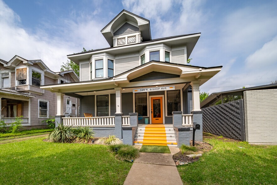 729 N Bishop Ave, Dallas, TX à vendre - Photo de l’immeuble – Image 2 sur 22