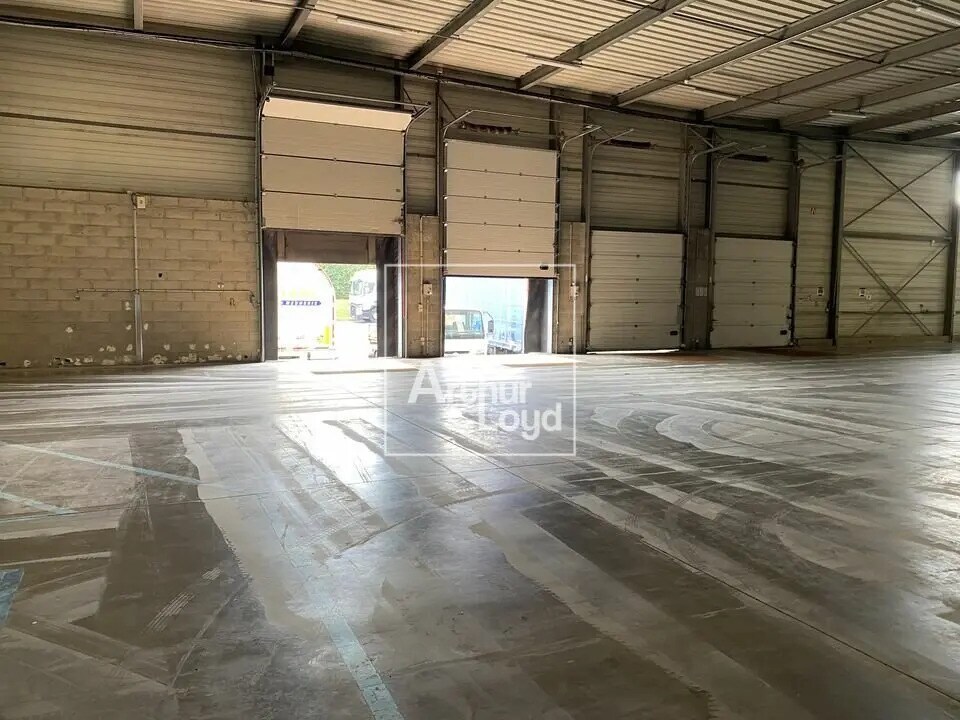 Bureau dans Égly à louer Photo de l’immeuble– Image 1 sur 6