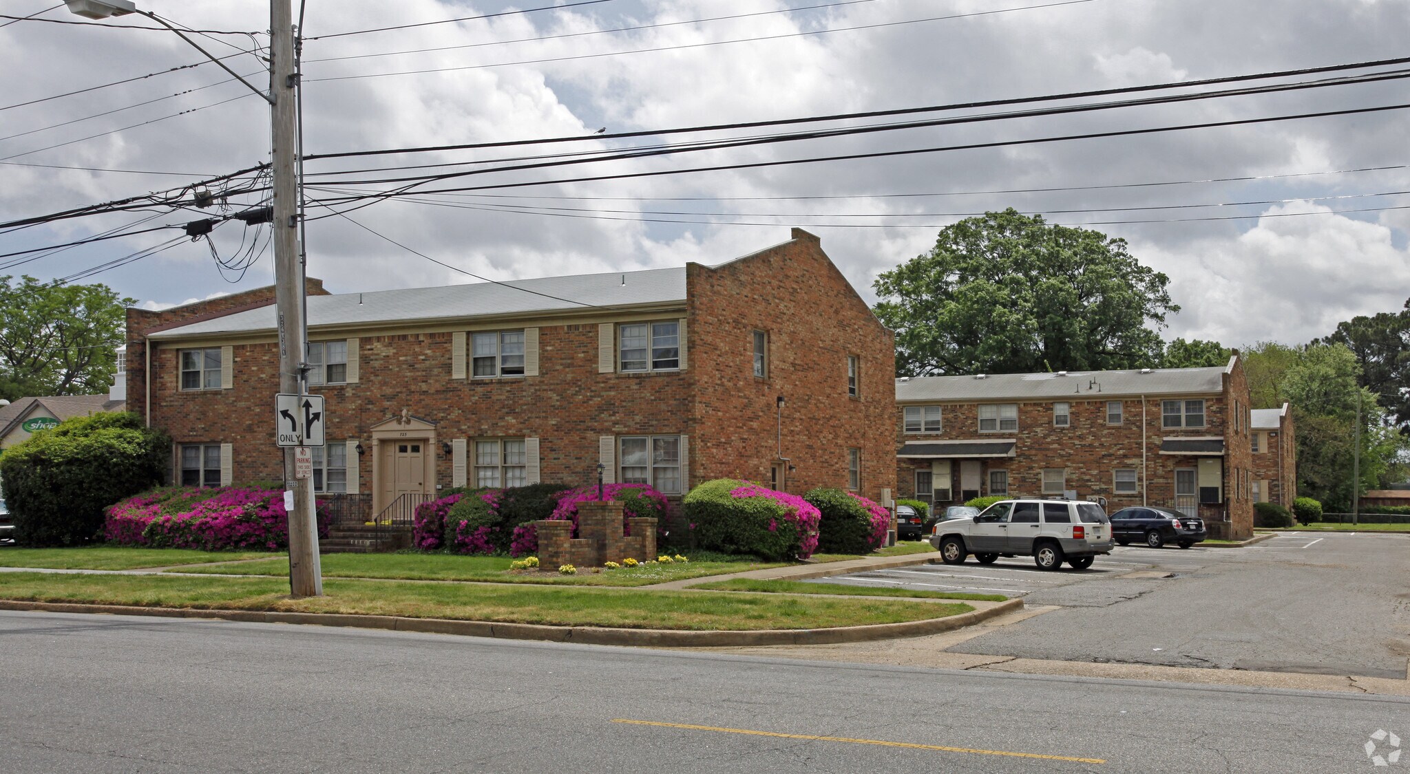 Meadow Brook & Bayview Apartments portefeuille de 2 biens à vendre sur LoopNet.fr Photo principale– Image 1 sur 3