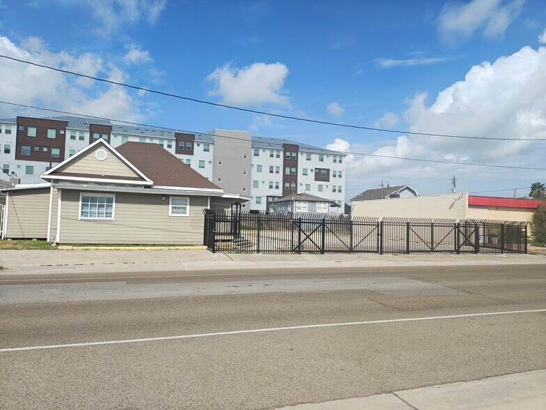 1011 Santa Fe St, Corpus Christi, TX à louer - Photo de l’immeuble – Image 1 sur 26