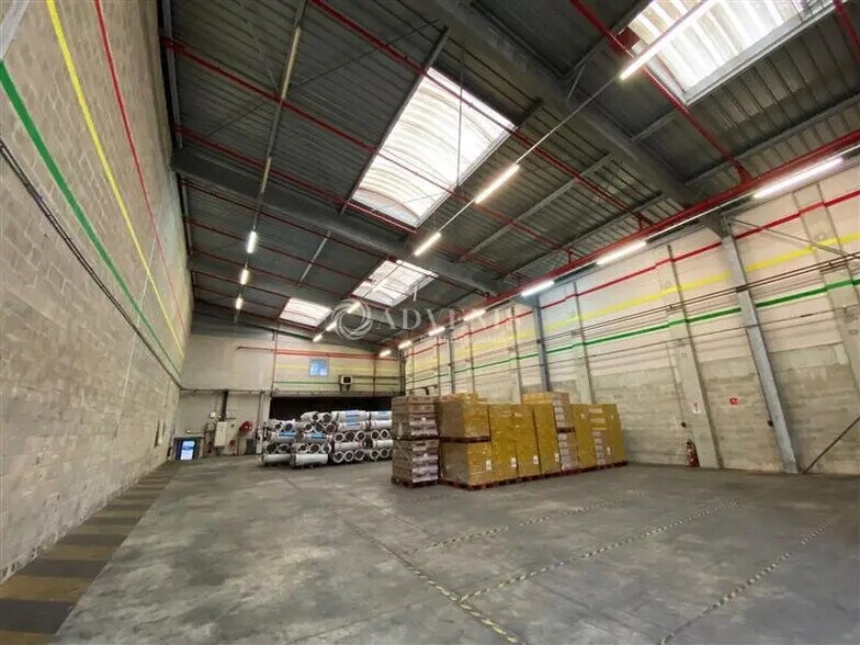 Local d’activités dans Bonneuil-sur-Marne à louer - Photo de l’immeuble – Image 2 sur 8