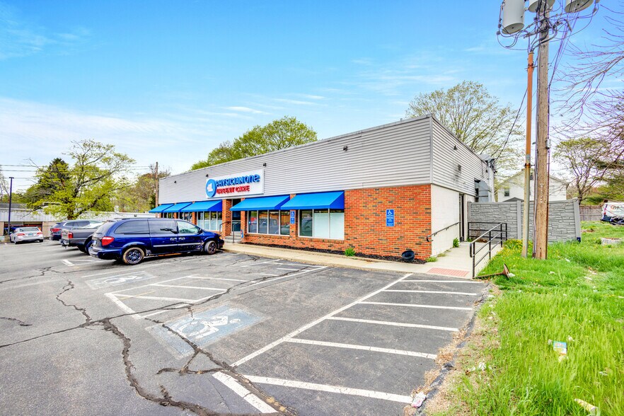 605-607 W Main St, Norwich, CT à vendre - Photo de l’immeuble – Image 3 sur 5