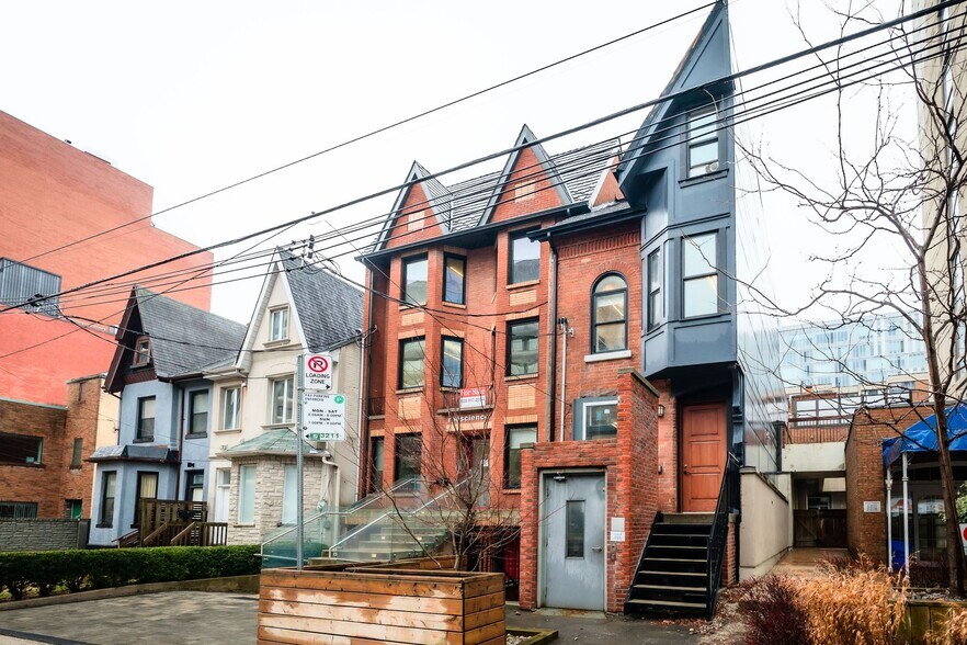 54 1/2 Saint Patrick St, Toronto, ON à louer - Photo de l’immeuble – Image 2 sur 3