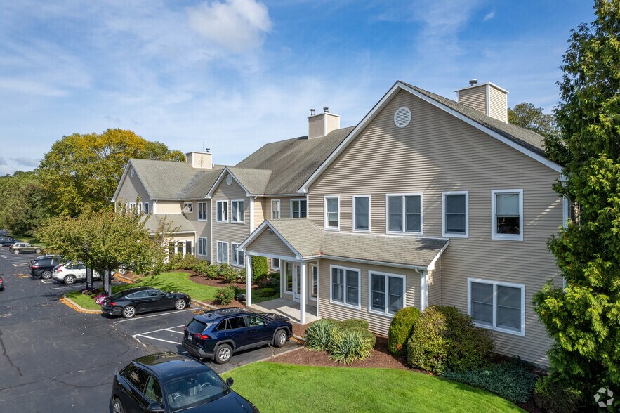 1130 Ten Rod Rd, North Kingstown, RI à louer - Photo de l’immeuble – Image 1 sur 40