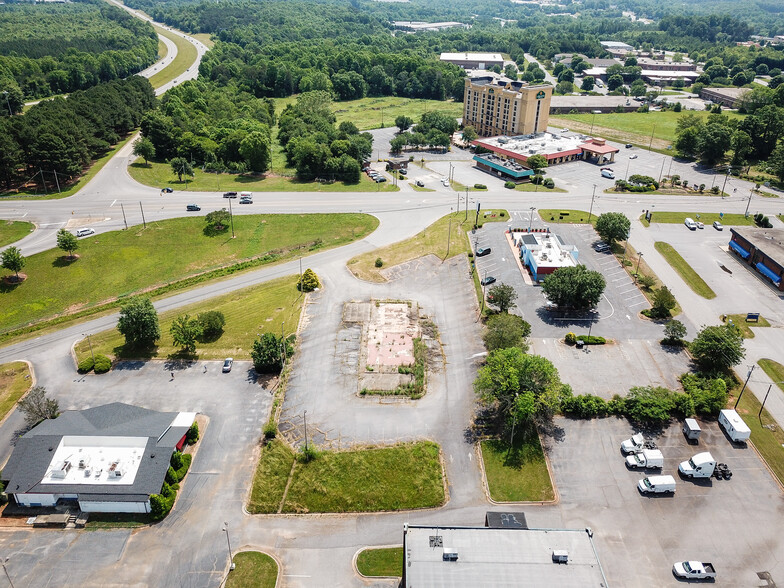 3362 15th Ave Blvd SE, Conover, NC à vendre - Photo de l’immeuble – Image 3 sur 32