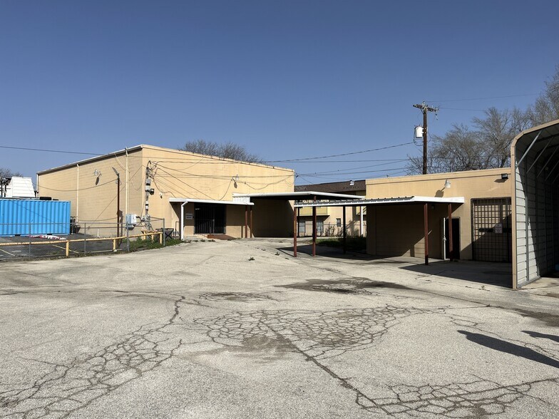 2502 Harry Wurzbach Rd, San Antonio, TX à louer - Photo de l’immeuble – Image 3 sur 14