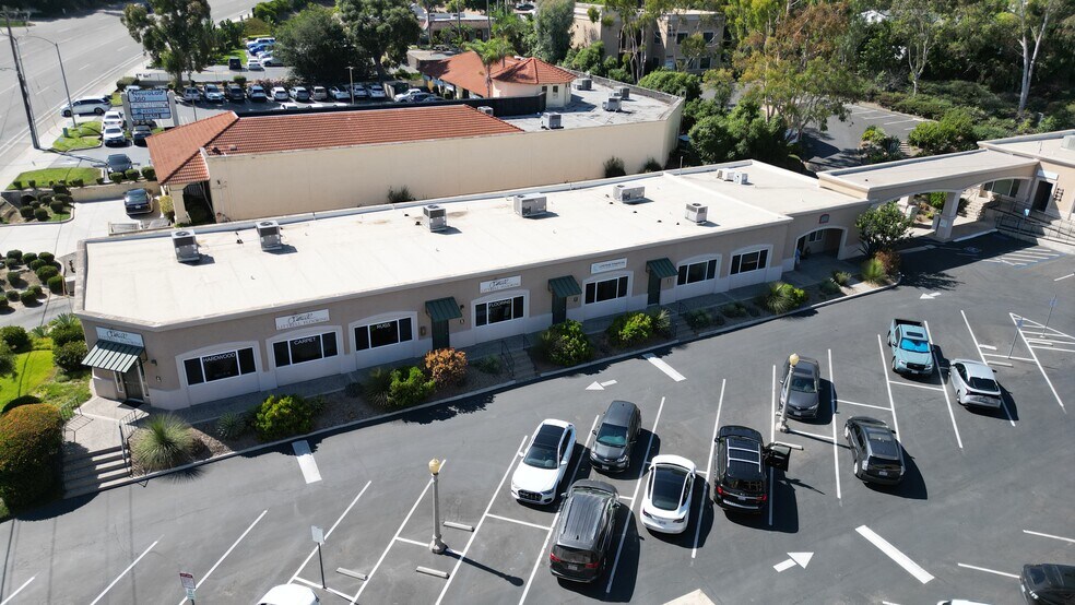 2210 Encinitas Blvd, Encinitas, CA à vendre - Photo de l’immeuble – Image 3 sur 8