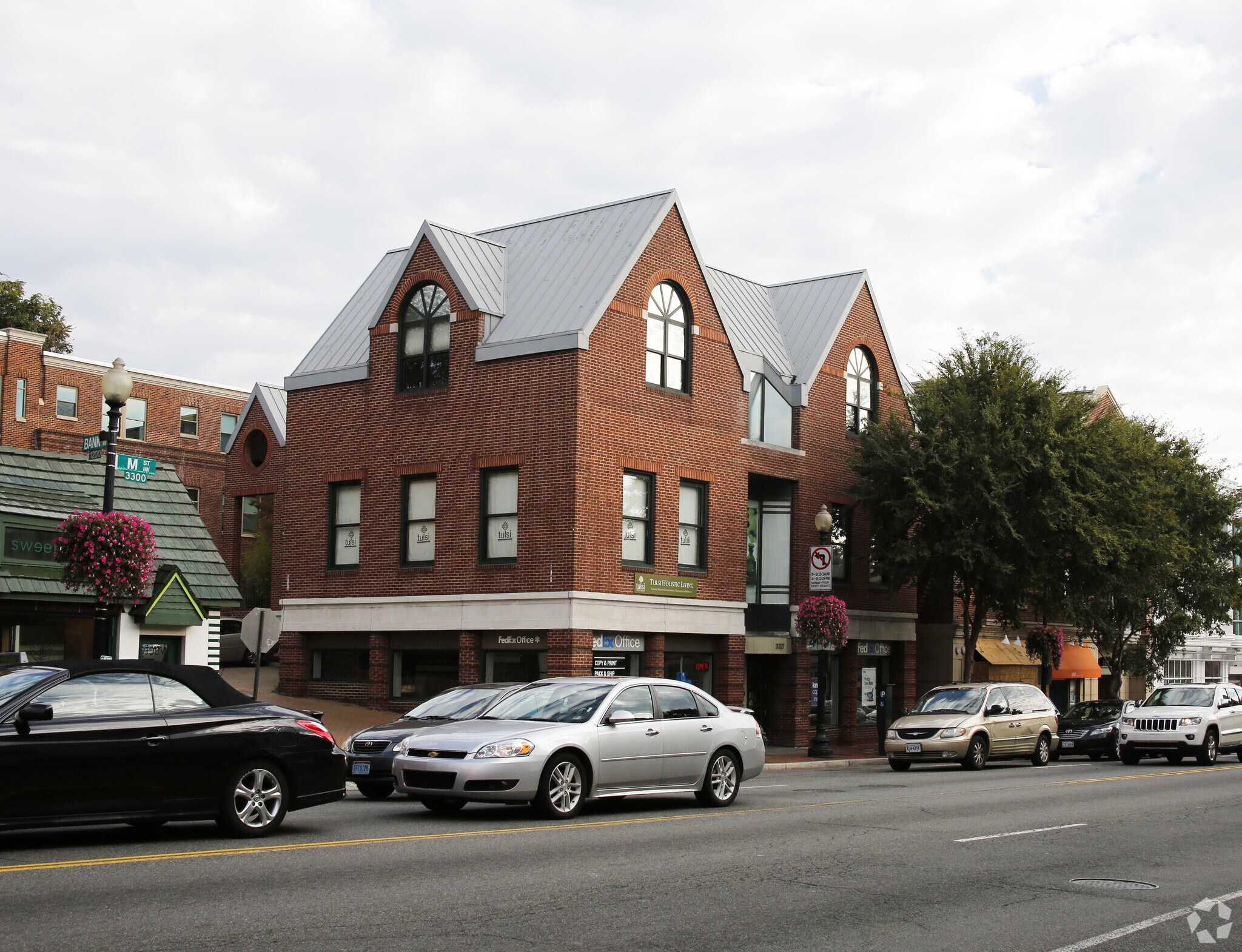 3325-3329 M St NW, Washington, DC à louer Photo principale– Image 1 sur 4