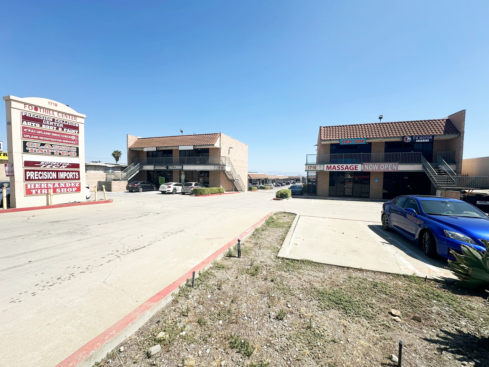 1710 W Foothill Blvd, Upland, CA à vendre Photo de l’immeuble– Image 1 sur 6