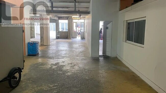 Plus de détails pour Local d’activités à vendre