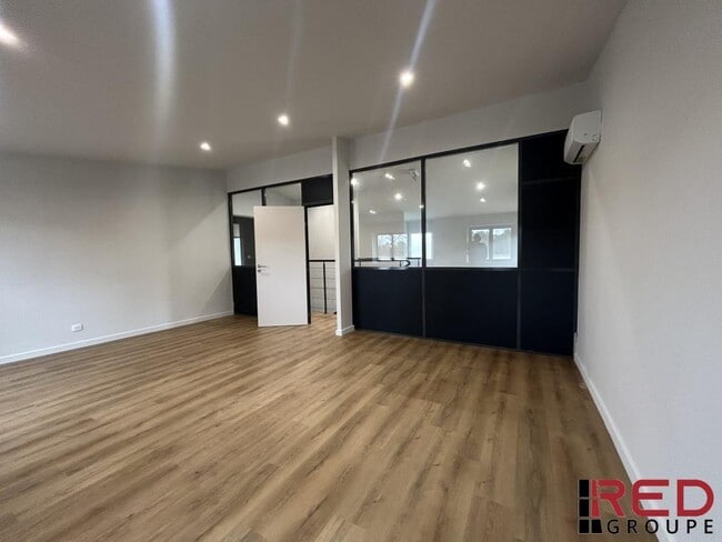 Plus de détails pour Avenue De L'Europe, Saint-Cannat - Bureau à louer