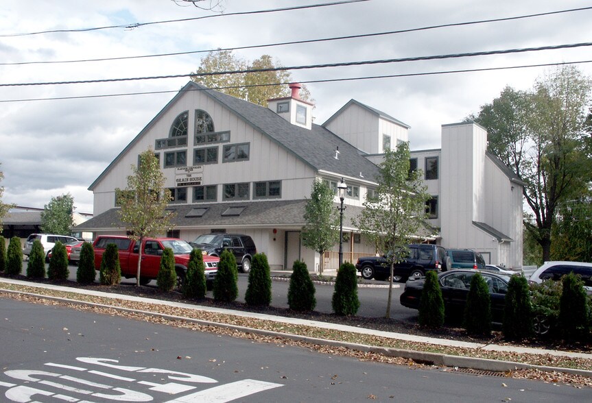196 W Ashland St, Doylestown, PA à louer - Photo de l’immeuble – Image 1 sur 10
