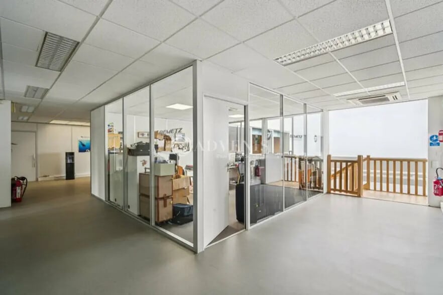 Local d'activités dans Villiers-sur-Marne à vendre - Photo de l’immeuble – Image 1 sur 13