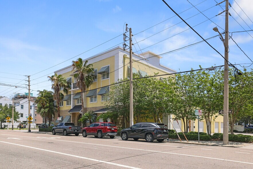 155 8th St N, Saint Petersburg, FL à louer - Photo de l’immeuble – Image 2 sur 11