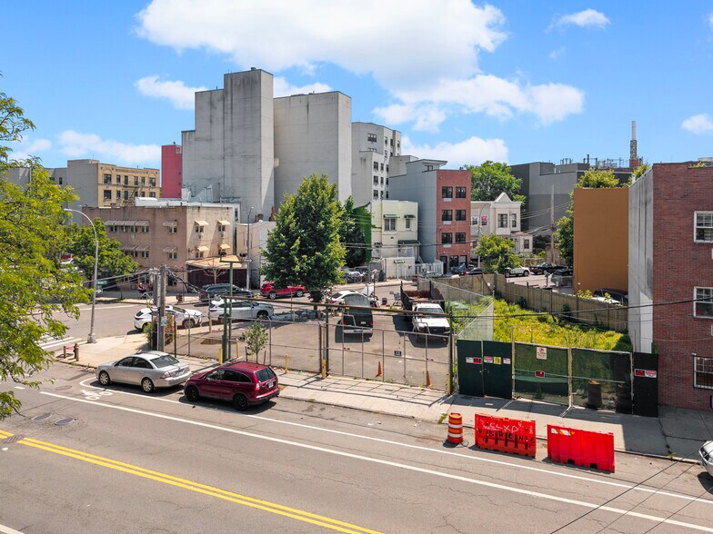 894 169th st, Bronx, NY à vendre - Photo de l’immeuble – Image 3 sur 16