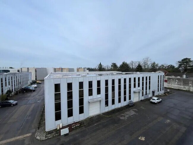 Plus de détails pour Local d’activités à vendre