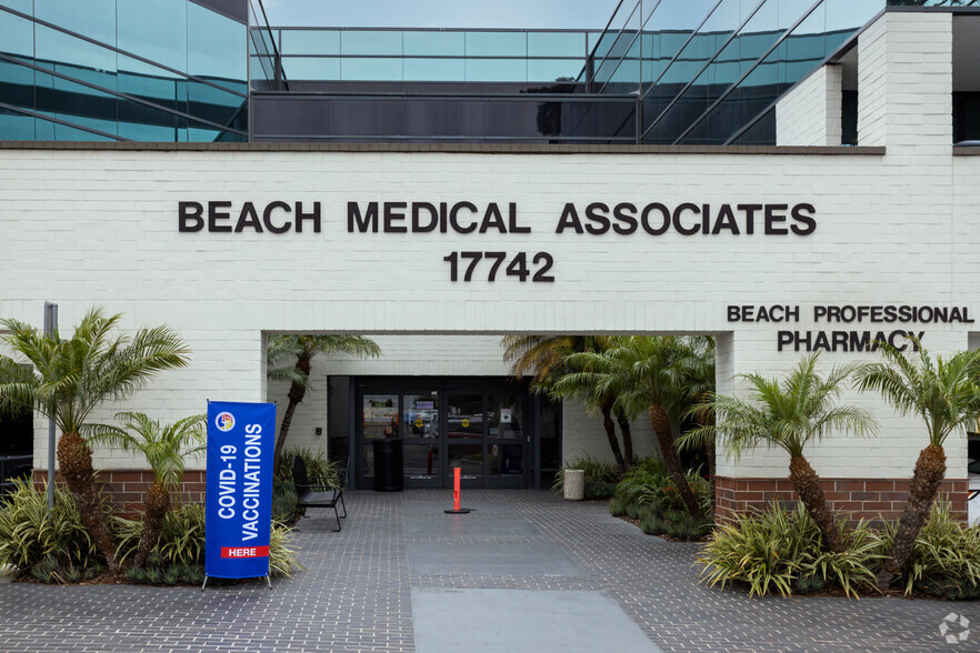 17742 Beach Blvd, Huntington Beach, CA à louer - Photo de l’immeuble – Image 3 sur 10