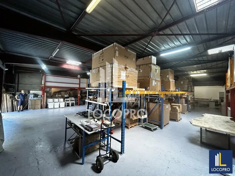 Local d’activités dans Menton à louer - Photo de l’immeuble – Image 3 sur 10