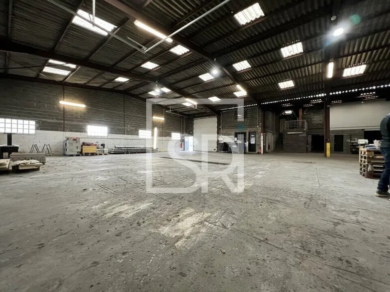 Industriel/Logistique dans Aubière à louer - Photo de l’immeuble – Image 2 sur 6