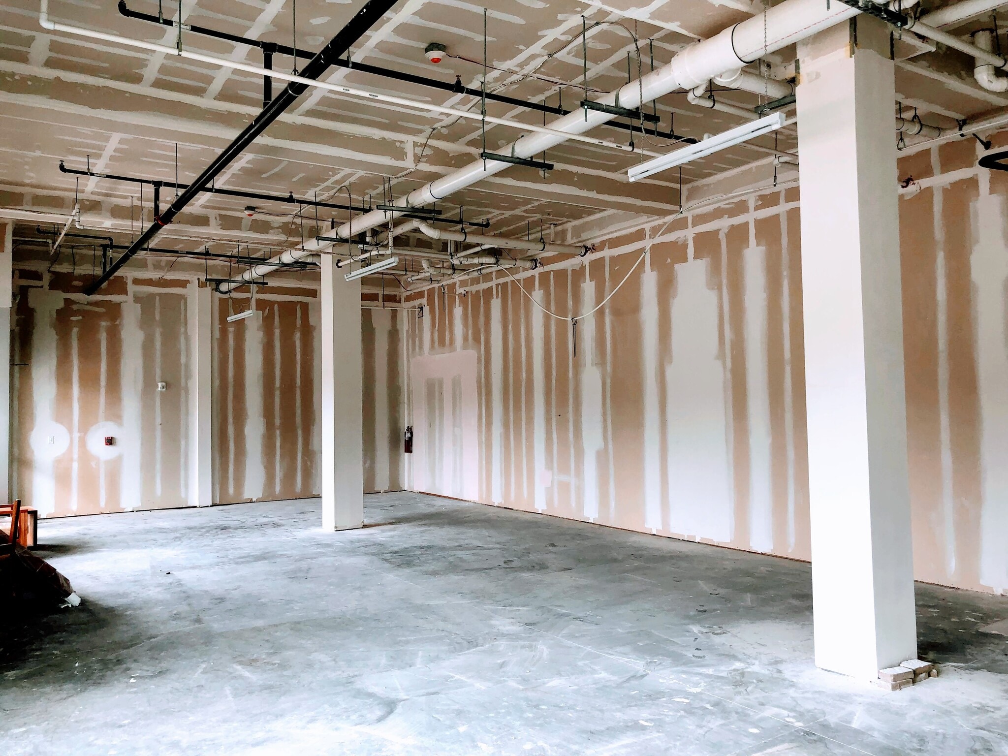 2321 Troost Ave, Kansas City, MO à louer Photo intérieure– Image 1 sur 2