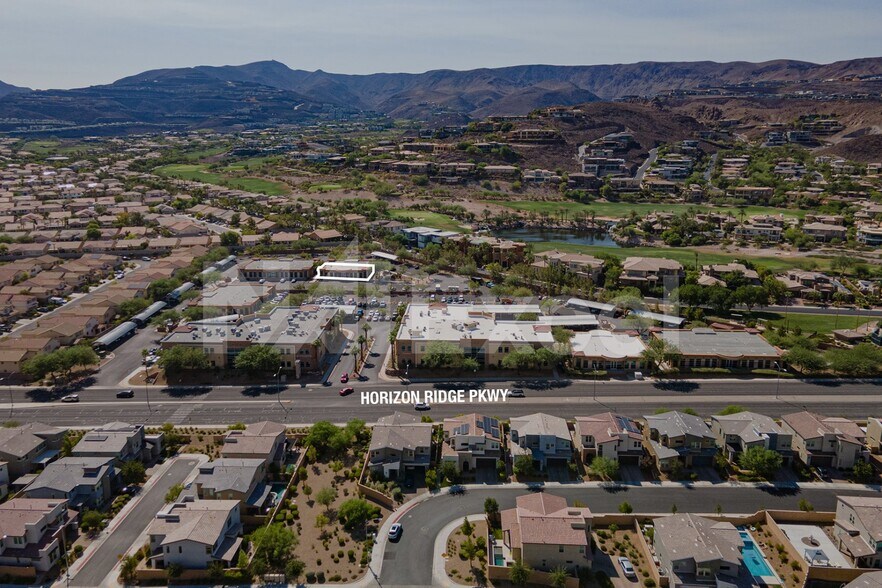 1669 W Horizon Ridge Pky, Henderson, NV à vendre - Photo de l’immeuble – Image 3 sur 6