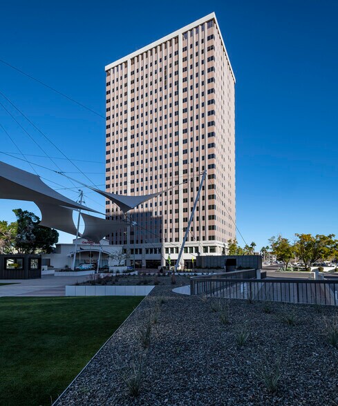4000 N Central Ave, Phoenix, AZ à louer - Photo de l’immeuble – Image 3 sur 9