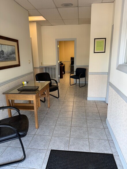 508 N Commerce Ave, Front Royal, VA à vendre - Photo intérieure – Image 3 sur 35