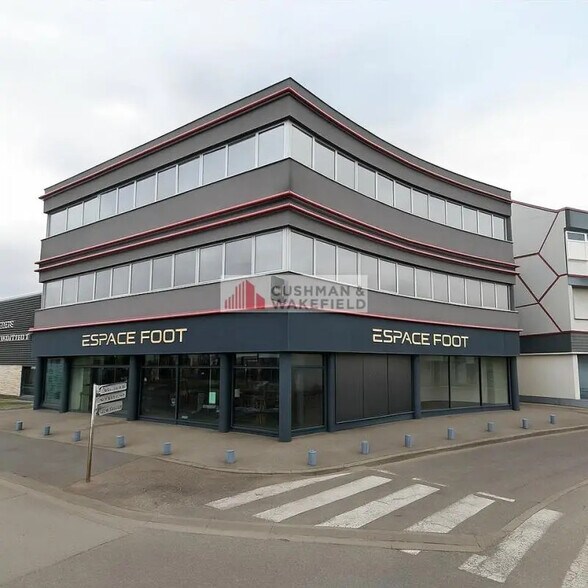 Local commercial dans Nîmes à louer - Photo de l’immeuble – Image 1 sur 1