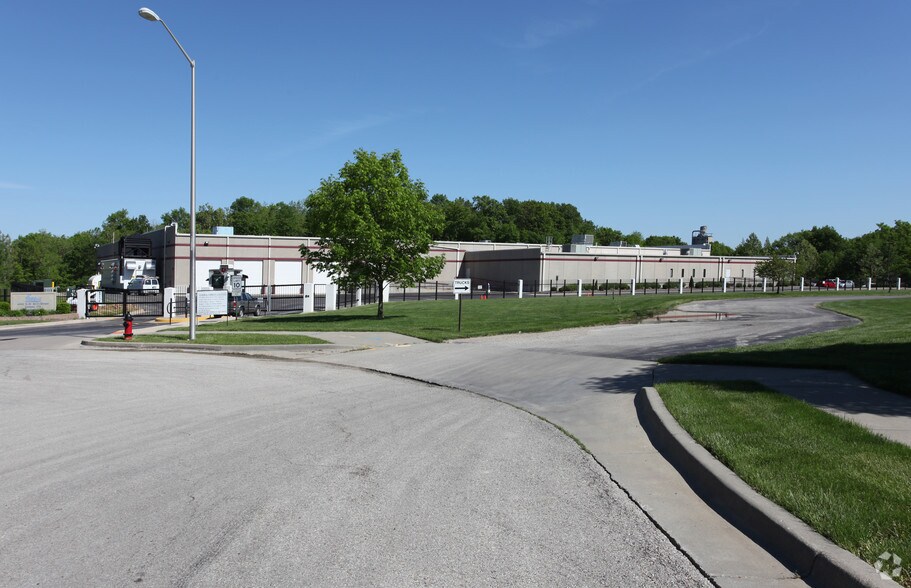 4241 NE 34th St, Kansas City, MO à vendre - Photo de l’immeuble – Image 2 sur 2