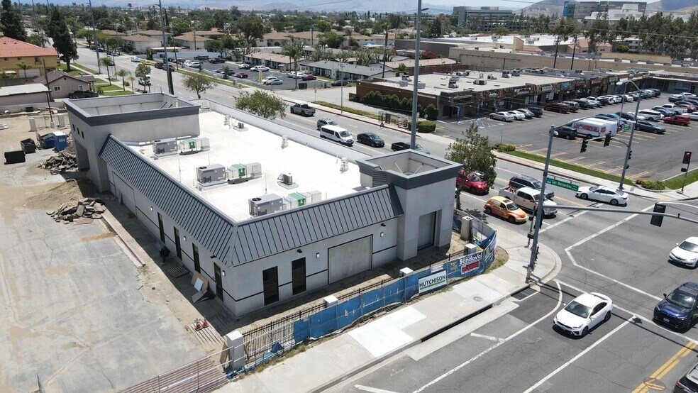 9699 Sierra Ave, Fontana, CA à vendre - Photo de l’immeuble – Image 2 sur 10