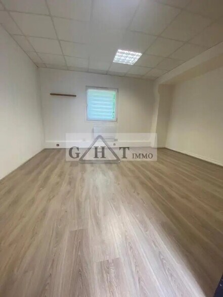 Bureau dans Bonneuil-sur-Marne à louer - Photo de l’immeuble – Image 1 sur 4