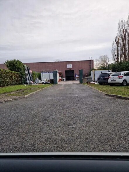 Local d’activités dans SAINT-OUEN-L'AUMONE à louer - Photo de l’immeuble – Image 1 sur 9