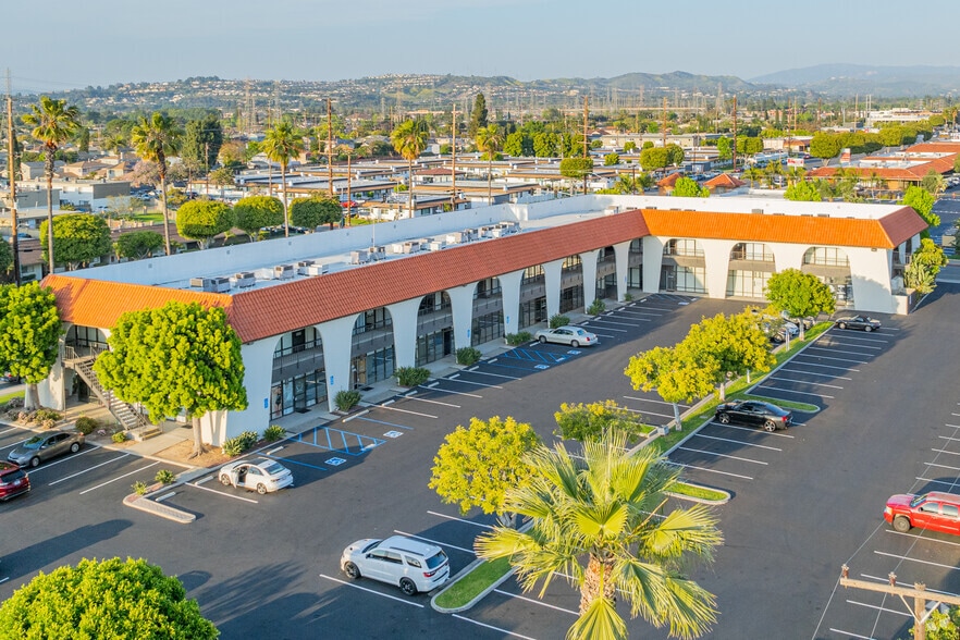438 E Katella Ave, Orange, CA à louer - Aérien – Image 2 sur 23