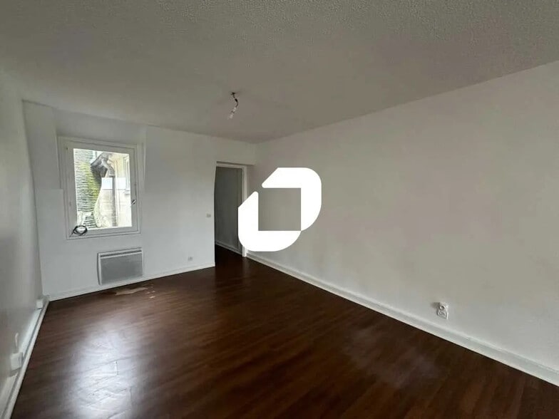 20-22 Place Charles De Gaulle, Saint-Germain-en-Laye à louer - Photo de l’immeuble – Image 3 sur 9