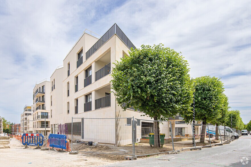 Local commercial dans Antony à louer - Photo principale – Image 1 sur 3