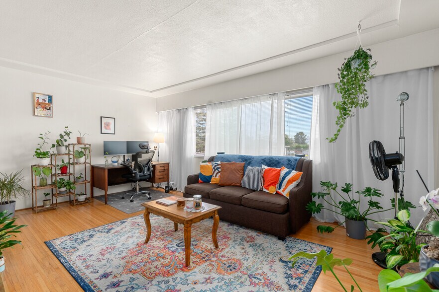 3040 Nanaimo St, Vancouver, BC à vendre - Photo de l’immeuble – Image 3 sur 8