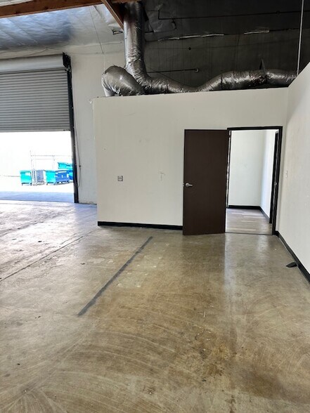 5395 Industrial Dr, Huntington Beach, CA à louer - Photo de l’immeuble – Image 1 sur 11
