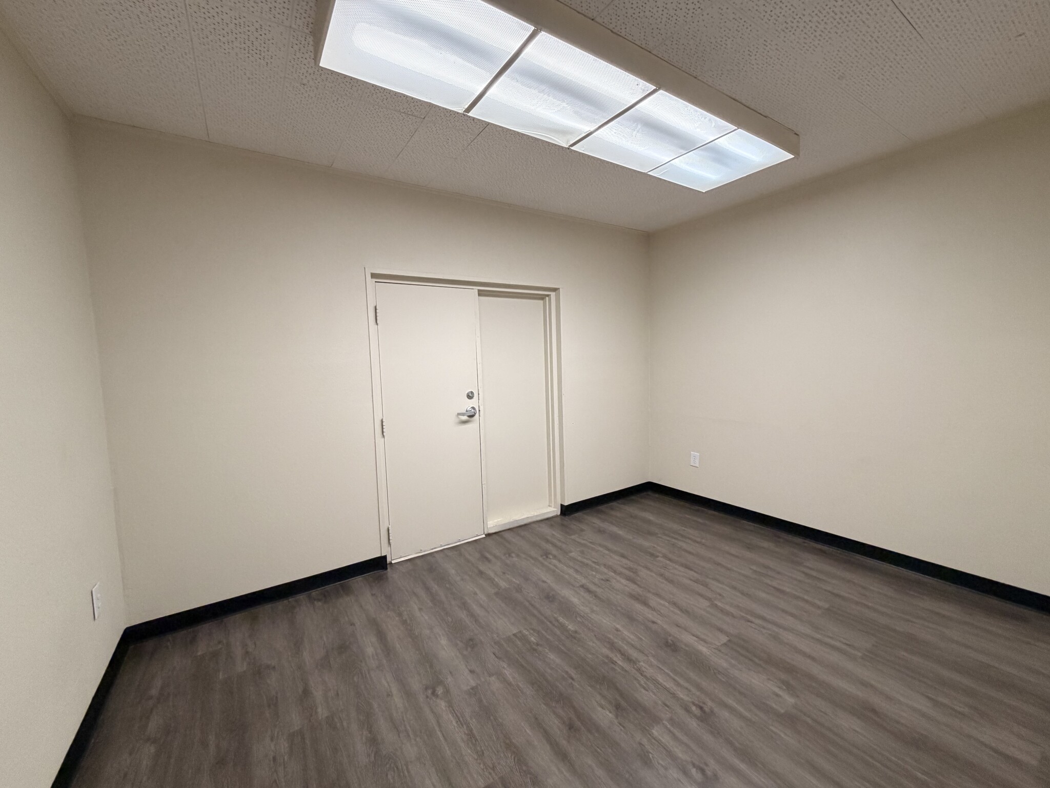 1818 Industrial Rd, Las Vegas, NV à louer Photo intérieure– Image 1 sur 4