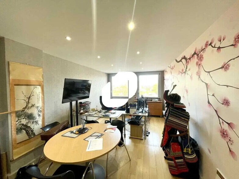 Bureau dans Bron à vendre - Photo de l’immeuble – Image 2 sur 12