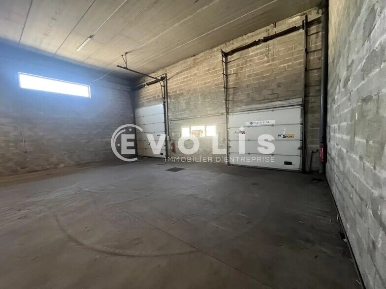 Local d’activités dans Champigny-sur-Marne à louer - Photo de l’immeuble – Image 2 sur 15