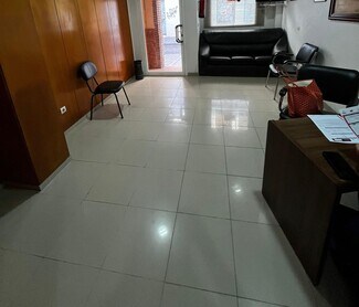 Plus de détails pour Local commercial à vendre