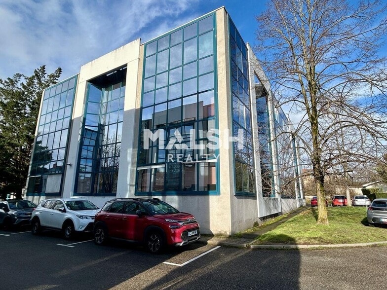Bureau dans Saint-Genis-Laval à vendre - Photo de l’immeuble – Image 2 sur 12