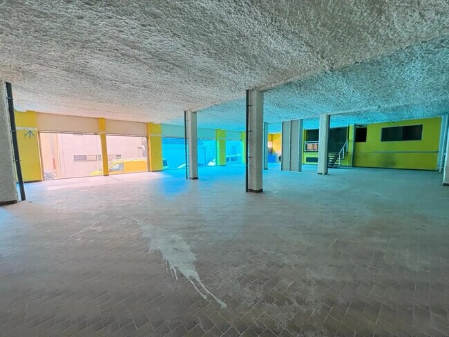 Plus de détails pour Local commercial à vendre