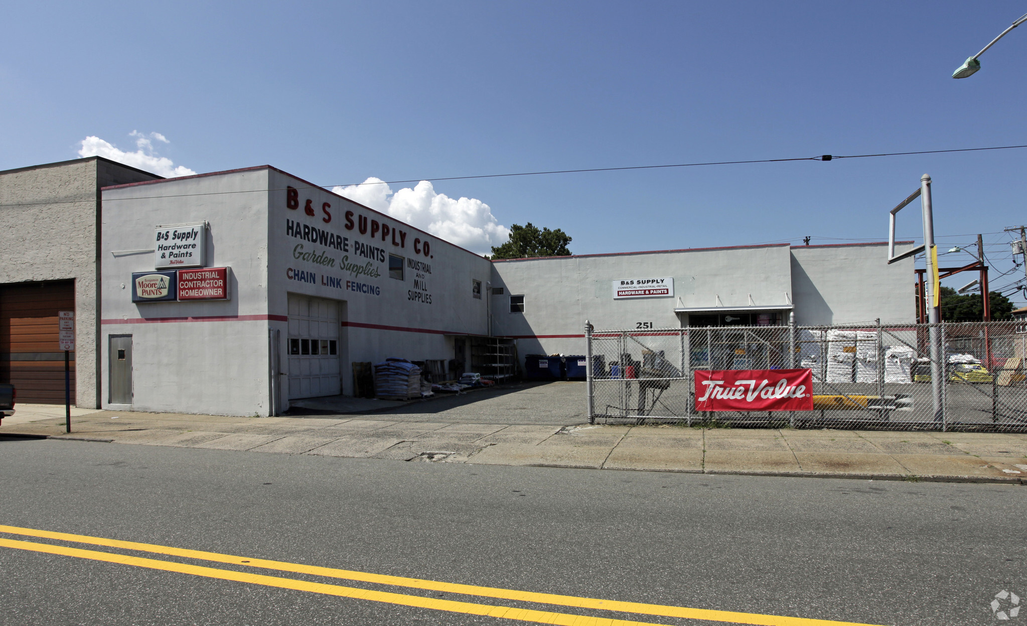 251 Hudson St, Hackensack, NJ à louer Photo principale– Image 1 sur 13