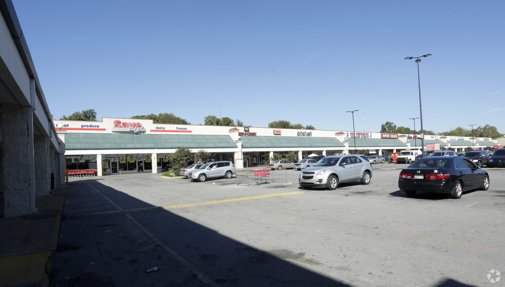 2001-2217 N Broadway St, Knoxville, TN à louer - Photo de l’immeuble – Image 3 sur 6