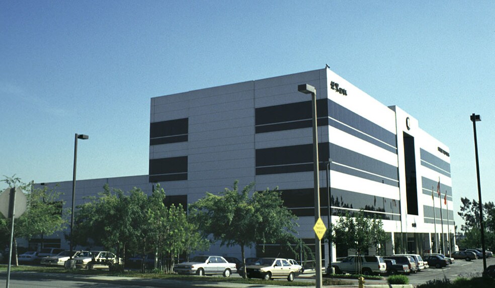 1588 Corporate Center Dr, Monterey Park, CA à louer - Photo principale – Image 1 sur 7