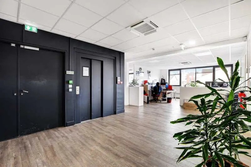 Bureau dans Gentilly à louer - Photo de l’immeuble – Image 2 sur 9