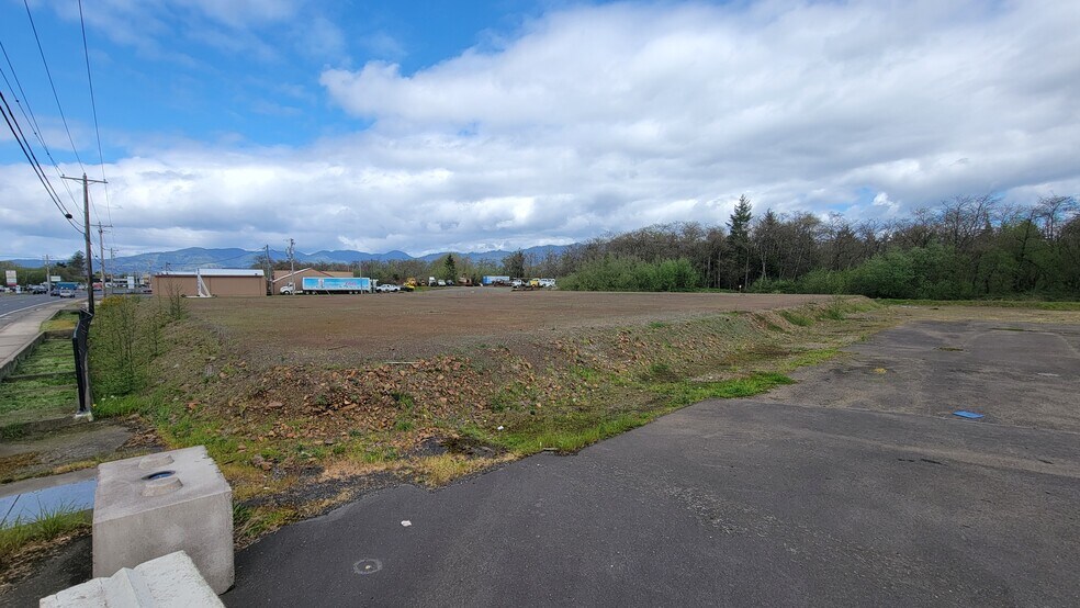 1 Main Ave, Tillamook, OR à louer - Photo de l’immeuble – Image 2 sur 11
