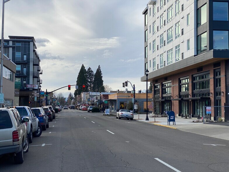 146 NE 4th Ave, Hillsboro, OR à louer - Photo de l’immeuble – Image 3 sur 8