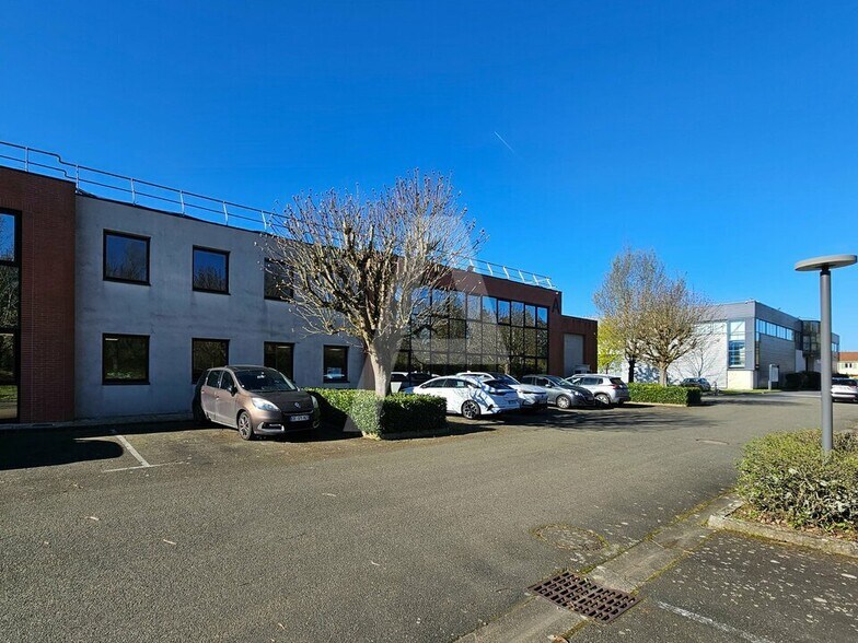 3 Rue Guynemer, Magny-les-Hameaux à louer - Photo de l’immeuble – Image 2 sur 9